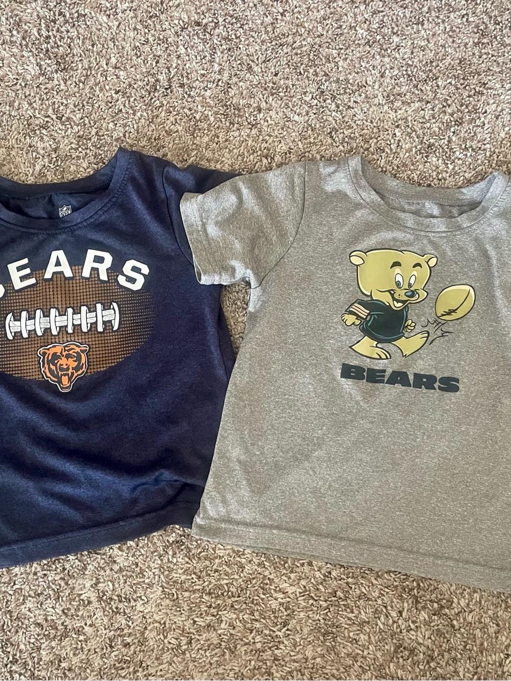 Chicago bears comfy t-shirts. Size 3 - run small.